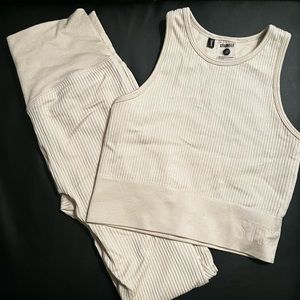 NEW Cream Stronger Seamless Embrace Set